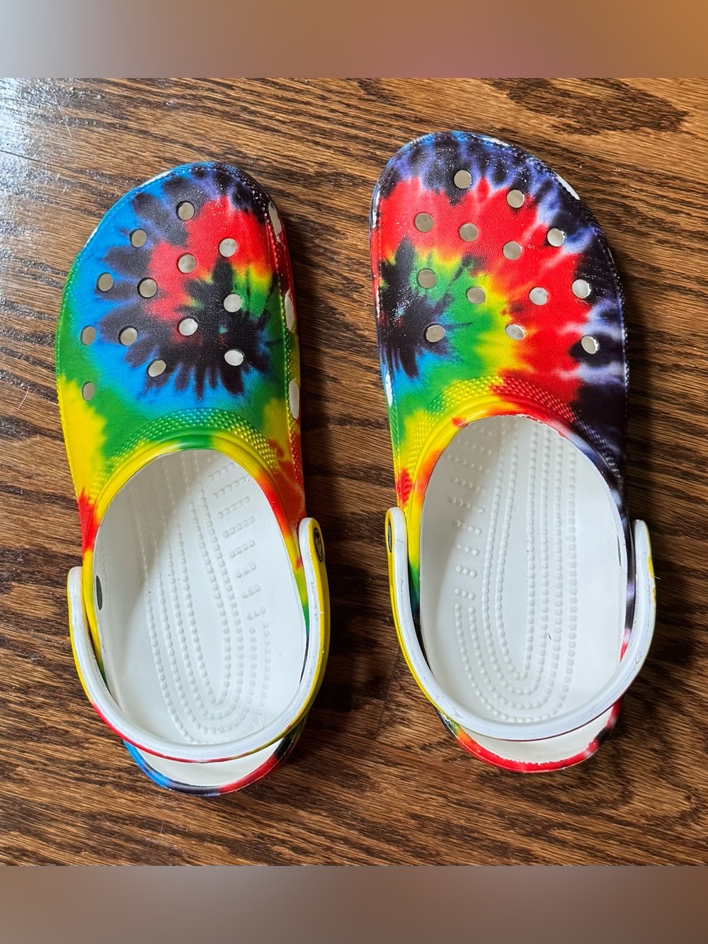 CROCS Women’s Men’s Tie-Dye Comfort Clogs in Rainbow Unisex 10/12